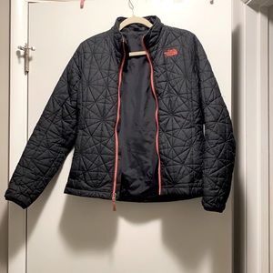 Light Women’s quilted North Face puffer coat